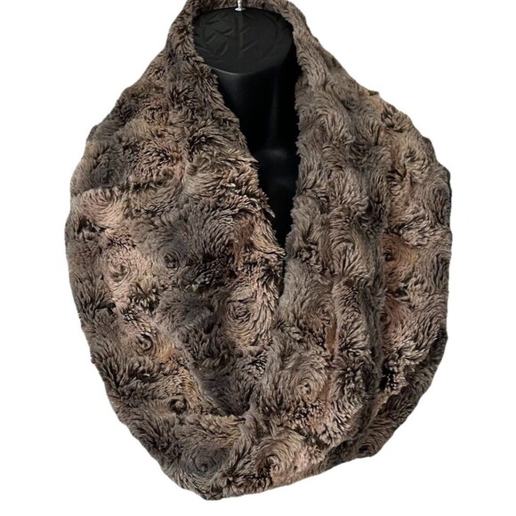 Peace & Pearls Faux Fur Wrap Shawl Infinity Scarf Cowl Rosette Plush One Size - Picture 2 of 9